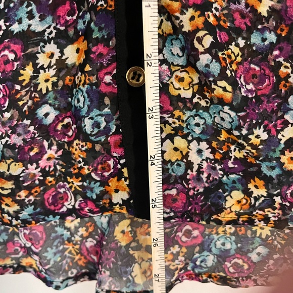 No Boundaries Floral Sleeveless Tops - Picture 4 of 6